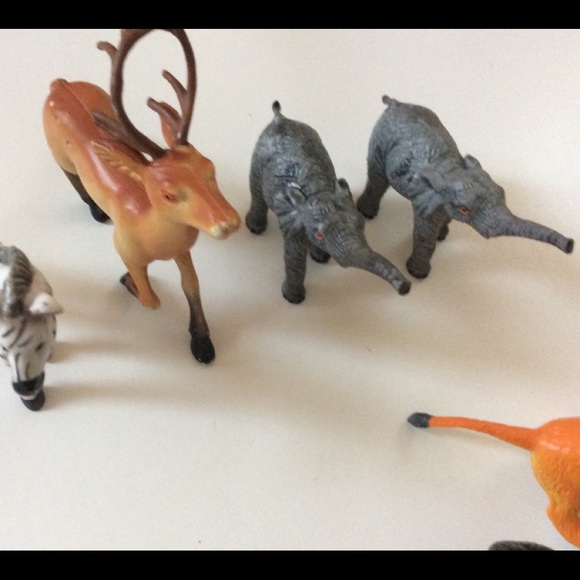 7 items Toy Reindeer and other small animals Set of 7 language development toys - Picture 4 of 8